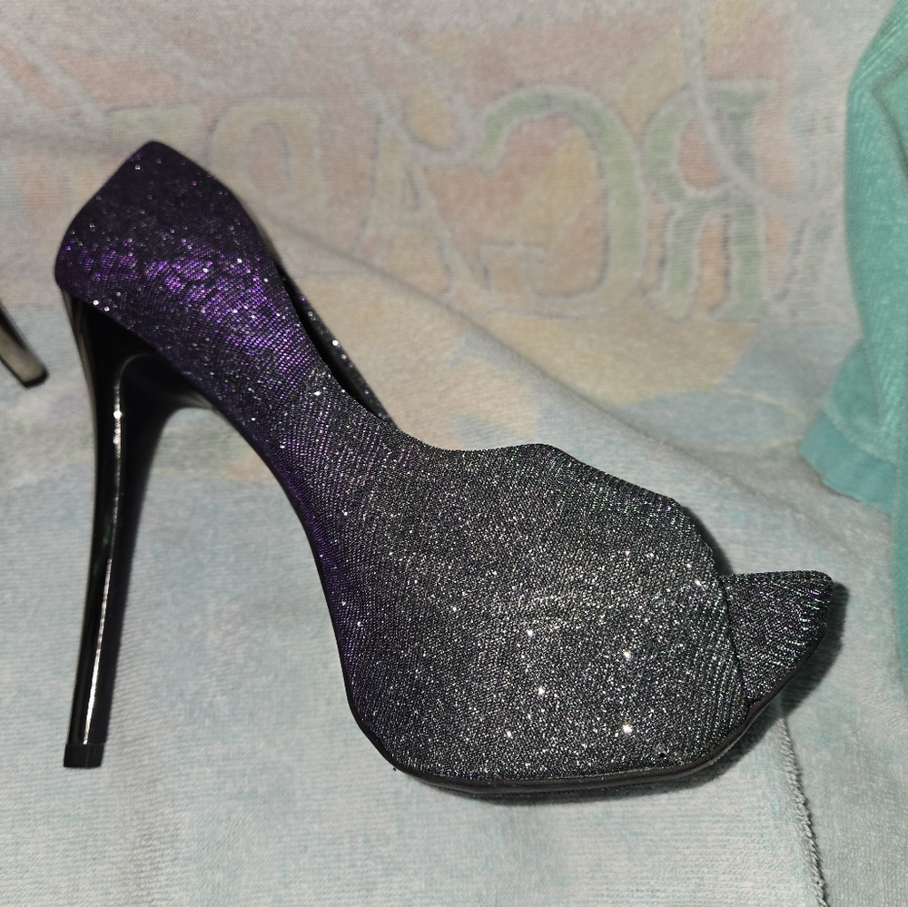 Carlos Santana Size 10 Iridescent Green and Purple Heels